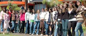 Bellezas posadeñas. Una veintena de chicas, y casi igual número de varones, se presentaron ayer en CopaCabanna para cumplir con el test cultural y de conocimiento.