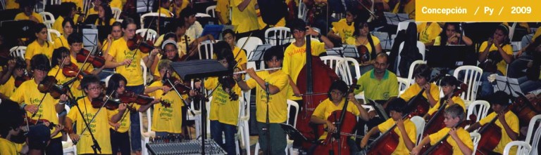Toda la orquesta, durante una presentación en Concepción-Paraguay.