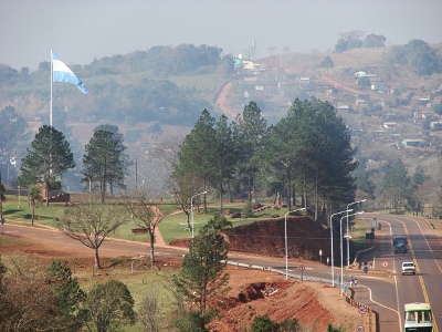 Vista aérea del acceso a la localidad de 2 de Mayo.