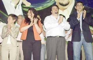 Elida Vigo, Sandra Giménez, Maurice Closs y Joaquín Losada, en la presentación anoche en el club Itapúa en Posadas.