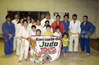 Capacitación. Claudio Repetto enseñó nuevas técnicas a los alumnos del club Tokio.