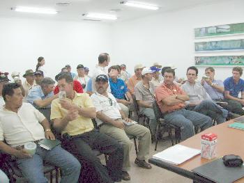 Cooperativa de Paraguay durante su visita a la Biofábrica en Posadas.