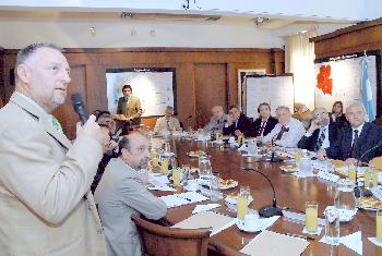El ministro de Salud, José Guccione expuso ante la reunión del Cofesa que fue presidida por su par de la Nación.