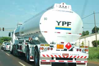 Más cara. El precio de las naftas subieron, y ahora se esperan cambios en el gasoil.