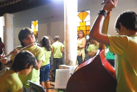 Los "Grillitos" en pleno ensayo.