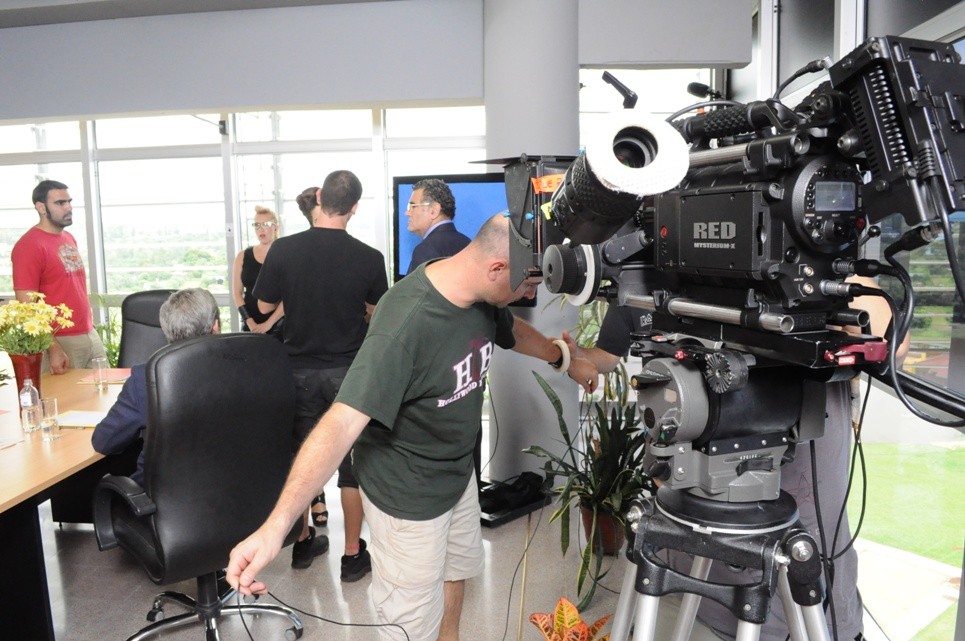 "Luz, cámara y acción", por primera vez filman en el Centro del Conocimiento.