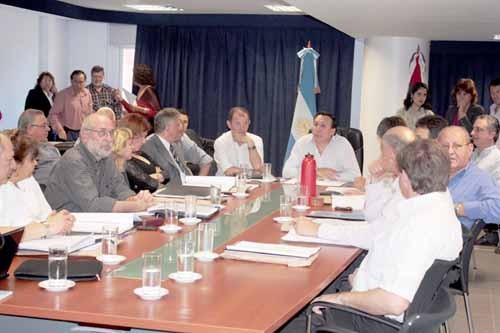 La comisión. Se reunió con el director de Rentas y funcionarios de Ecología. La comisión. Se reunió con el director de Rentas y funcionarios de Ecología.
