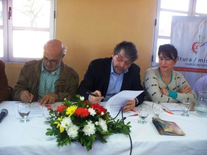 Firma del acuerdo entre el ministro de Educación, Luis Jacobo y el director nacional de Industrias Culturales, Rodolfo Hamaui