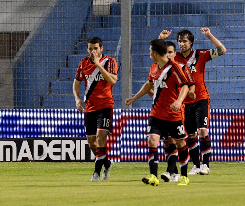 Rafaela, Festejos de los jugadores de River tras uno de los goles  con los que su equipo concretó una goleada ante Atlético Rafaela 5-1 por la 17ma. fecha del torneo de primera división que se jugó en el Nuevo Monumental de Rafaela.