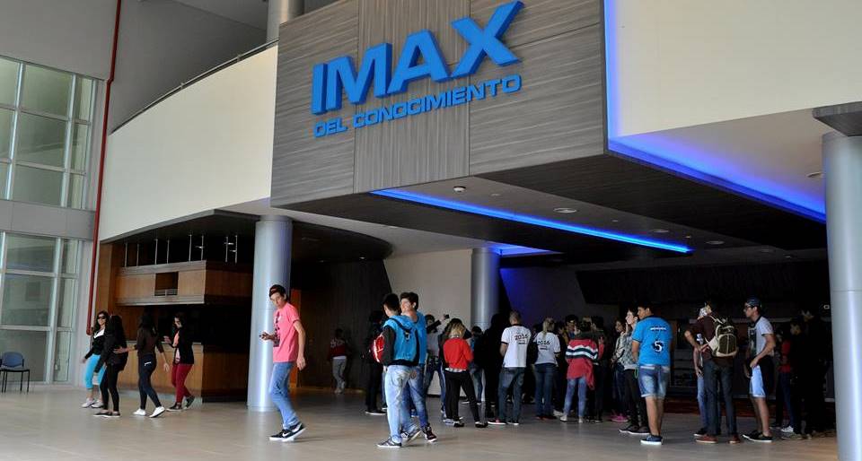 El IMAX tuvo el fin de semana pasado 7 de las 8 funciones a sala llena. Cuando la película "llama" la gente responde. Los espacios INCAA y otras salas que exhiben cine más alternativo, también están incorporando cine comercial como forma de atraer a más público. Hay una demanda latente por ver cine en panalla grande en Misiones.