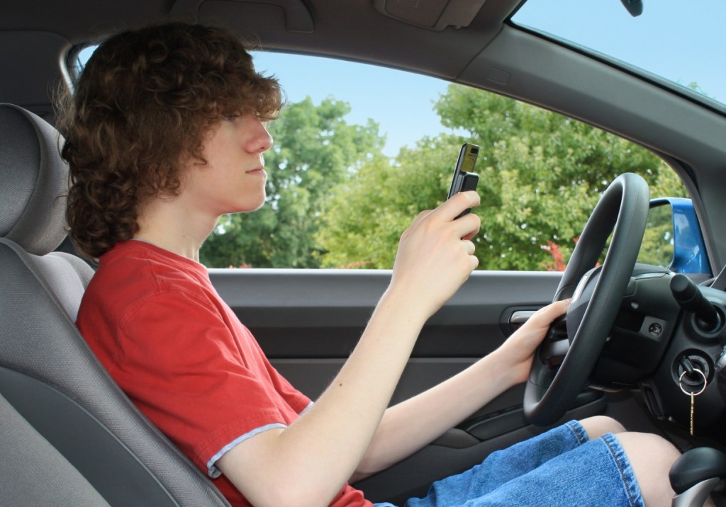 Los peligros de usar el celular al volante