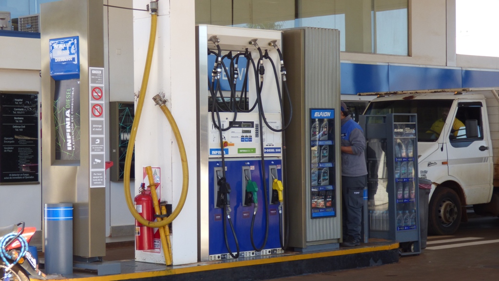 Sigue siendo irregular el abastecimiento de combustible a estaciones de servicio de Misiones - MisionesOnline
