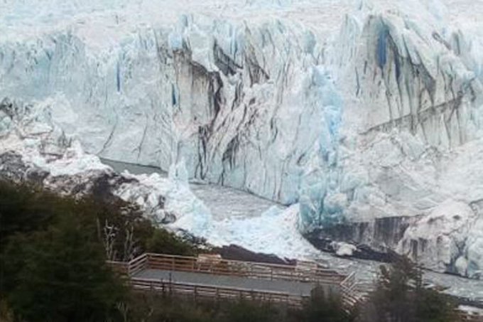 Se Adelanto El Ultimo Desprendimiento Del Glaciar Perito Moreno Y Frente A Muy Pocos Testigos Rompio En Forma Inusual Misionesonline