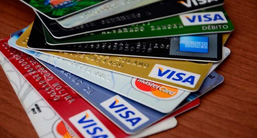 Defensa del consumidor advierte sobre los recargos a pagos con tarjetas