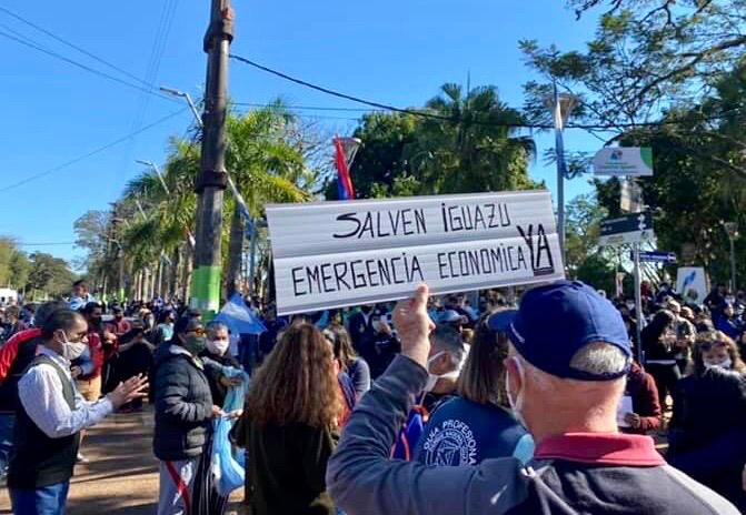 Iguazú se sumó a la marcha nacional solicitando el tratamiento de la "Ley de Emergencia Turística"