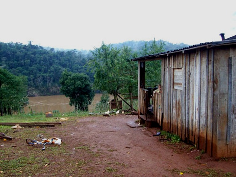 Conflicto de tierras en Colonia Pepirí: “El desalojo del Lote 8 no afectó a las familias históricas, sino a tres personas que usurparon terrenos recuperados de la familia Harriet”