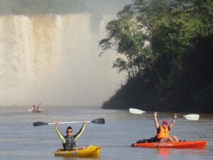Este fin de semana hay promociones para navegar en lancha por el Paraná, remar en kayak o sobrevolar la selva
