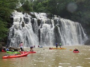Este fin de semana hay promociones para navegar en lancha por el Paraná, remar en kayak o sobrevolar la selva