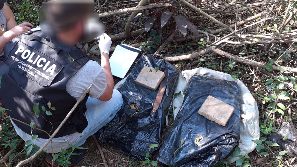 La Policía de Misiones halló dos bultos con 51 kilos de marihuana en San Ignacio