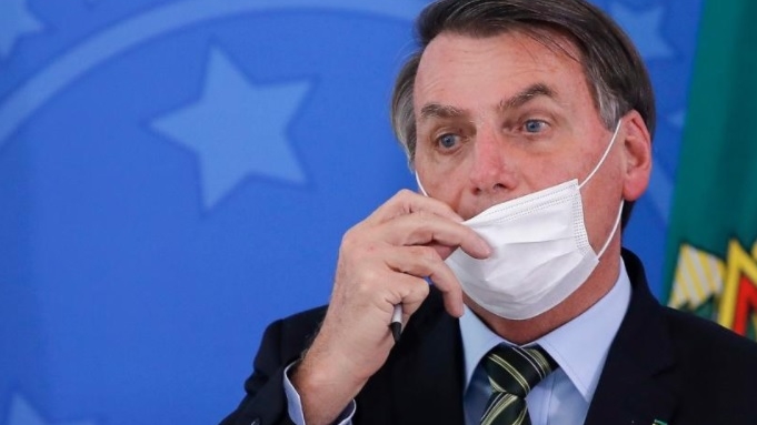 Jair Bolsonaro aseguró que la eficacia del tapabocas “es casi nula”