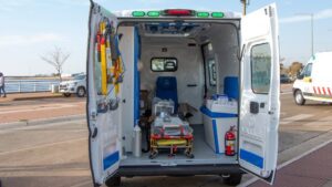 El INYM sumó una ambulancia a la red de traslados “porque toda la sociedad debe involucrarse en los cuidados de la salud”, dijo Juan José Szychowski
