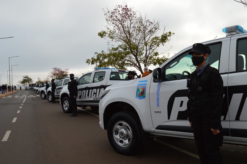 Herrera Ahuad completó la segunda etapa de la renovación de vehículos de la Policía de Misiones y sumó tres camionetas a la flamante división ambiental