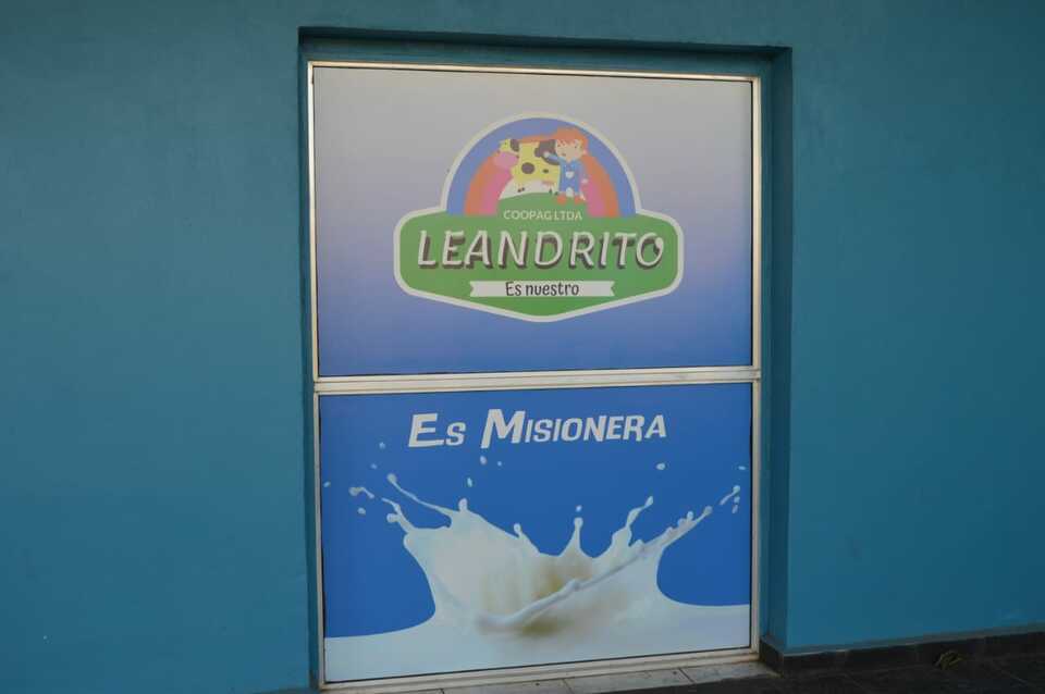 El gobernador Herrera Ahuad recorrió la cooperativa Leandrito y entregó un subsidio