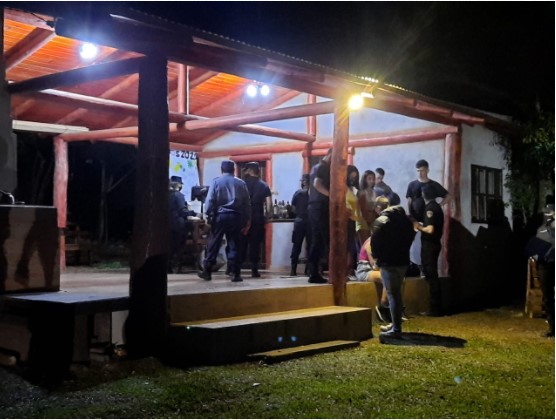 La Policía intervino una fiesta clandestina que involucró a más de 20 menores en Bernardo de Irigoyen 6 La Policía intervino una fiesta clandestina que involucró a más de 20 menores en Bernardo de Irigoyen