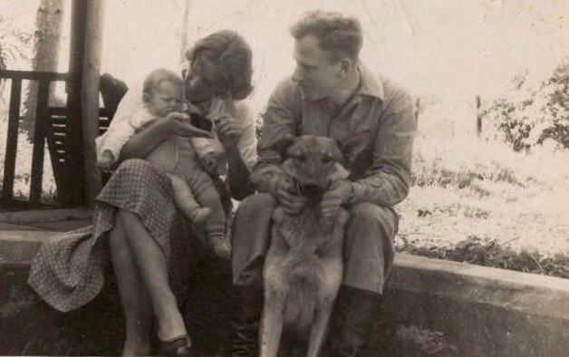Caraguatay- 1960 junto a su esposa y su única hija.