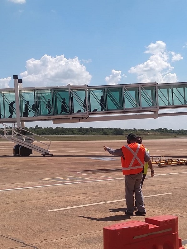 Después de siete meses sin actividad volvieron los vuelos a Puerto Iguazú