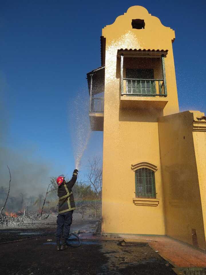 da061bdc-d66f-49f3-992e-b48fdab6b40a Video: incendio de malezas rodeó el cementerio privado El Portal en Garupá