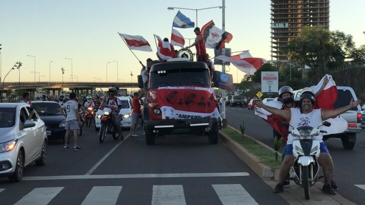 Caravana Eterna de los hinchas de River en Posadas Haberle