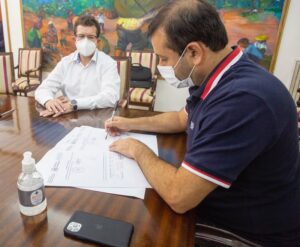 Para el gobernador Herrera Ahuad “el personal esencial debe seguir siendo primordial para inmunizar” y aclaró que en Misiones, “vacuna que llega queda a disposición para ser inoculada”