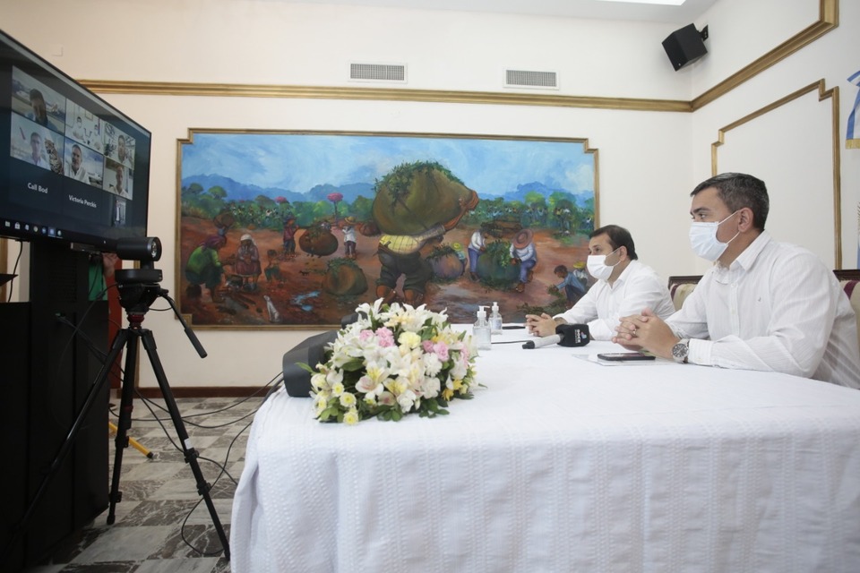 Oscar Herrera Ahuad y José María Arrúa durante el anuncio de los nuevos vuelos a Misiones