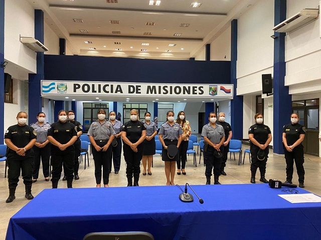 primeras egresadas de la Escuela de Oficiales de la Policía de Misiones