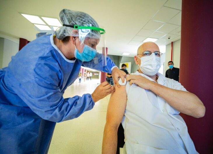 El 94% del personal de salud de Misiones recibió al menos una dosis contra el coronavirus