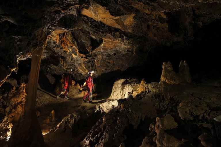 aislamiento en una cueva