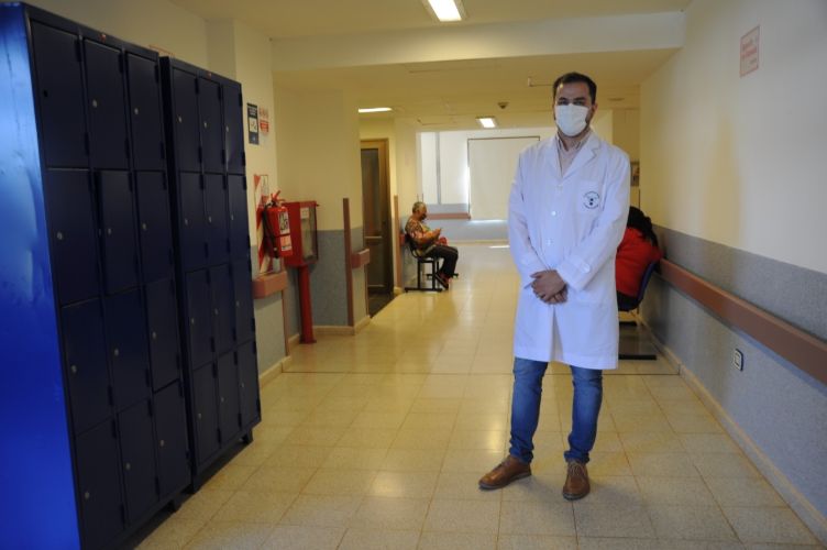 neurólogo y especialista en Parkinson y trastornos del movimiento del Hospital Escuela de Agudos Dr. Ramón Madariaga, Carlos Barros Martínez