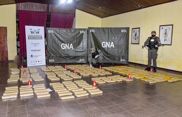 WhatsApp Image 2021-05-25 at 09.13.23 (1) Gendarmería Nacional incautó cargamentos de mercadería sin aval aduanero, marihuana y cocaína en Misiones