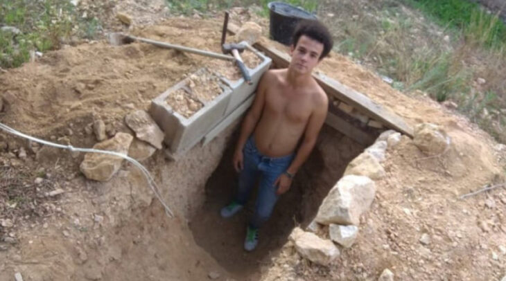 Spain: after arguing with his mother he started digging in the yard to vent his anger, now he has a cave with heating and Wi-Fi