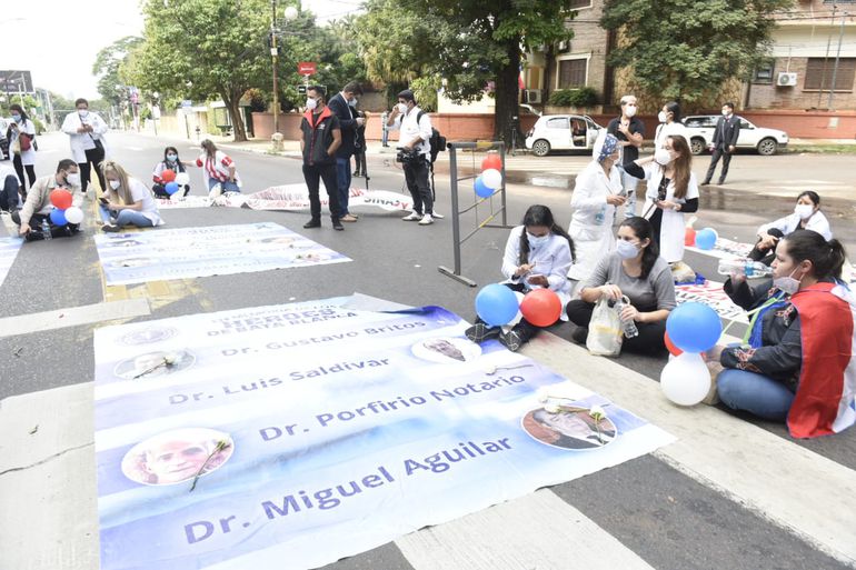 protestas de médicos en Paraguay