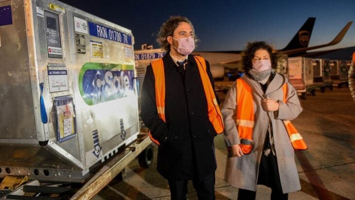 Vacunación en Argentina: llega una nueva partida de AstraZeneca para cerrar una semana con arribos récord