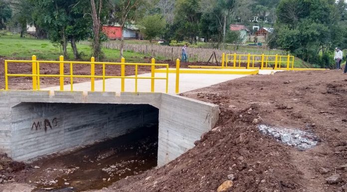 Programa 100 Puentes: Vialidad concluyó la construcción de un nuevo puente urbano en Andrade - MisionesOnline