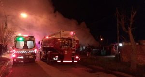 Tragedia en Buenos Aires: se incendió una casa y murió un matrimonio y sus cinco hijos 