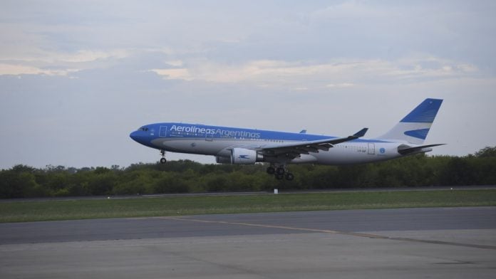 Partió un nuevo vuelo a China para traer dosis de Sinopharm y llega otro con más vacunas