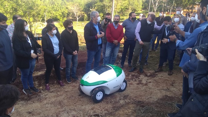 Presentaron en Misiones el Huampa 1: un simpático robot que contribuirá al cuidado de cultivos en la chacra