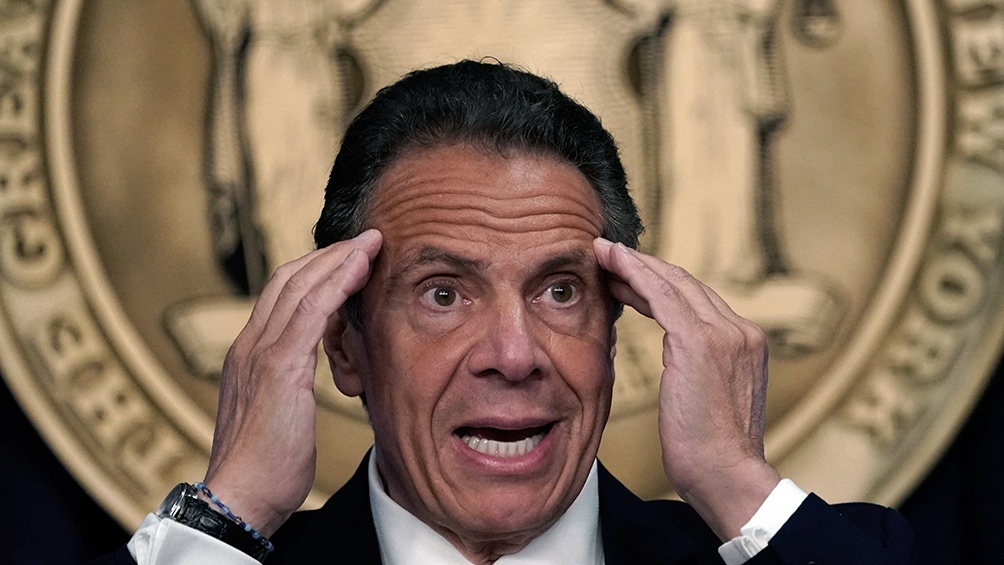 el gobernador de Nueva York renunció