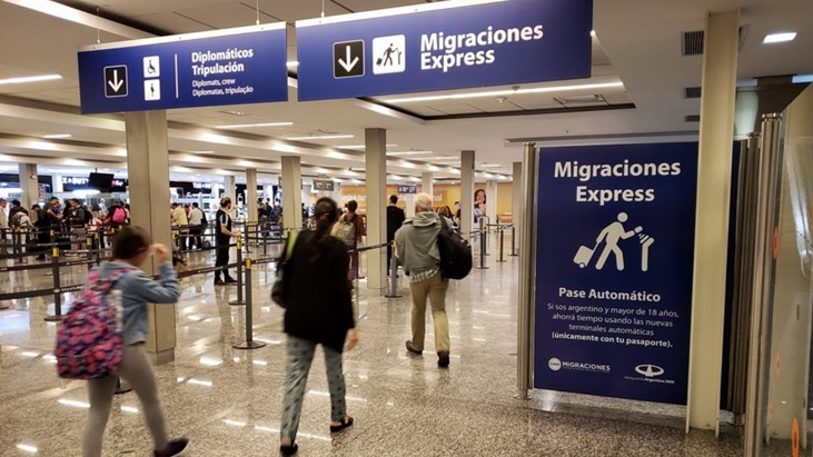 Migraciones vuelve a habilitar el ingreso de extranjeros
