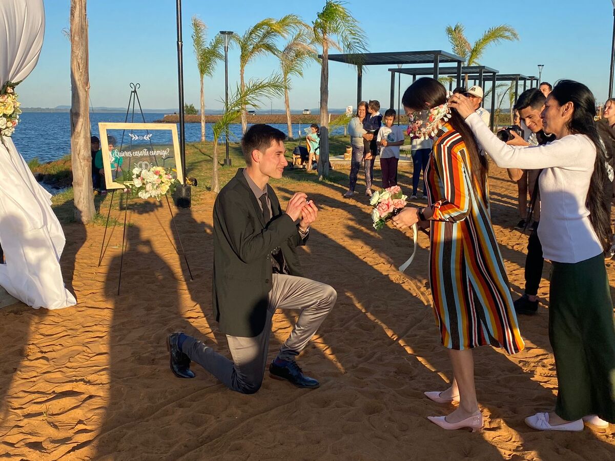 propuesta de matrimonio en la playa Costa Sur de Posadas