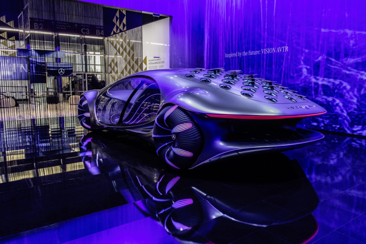 auto futurístico de Mercedes-Benz